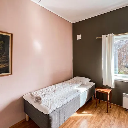 1 Bedroom Awesome In Apartment *
